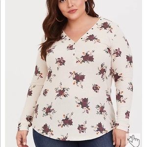 SUPER SOFT HENLEY LONG SLEEVE TEE - TORRID EUC